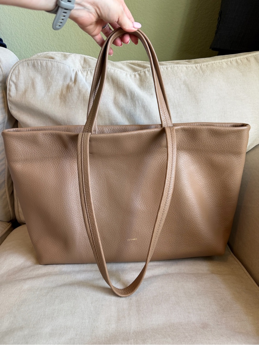 Cuyana Large Pebbled Leather Tote in Taupe